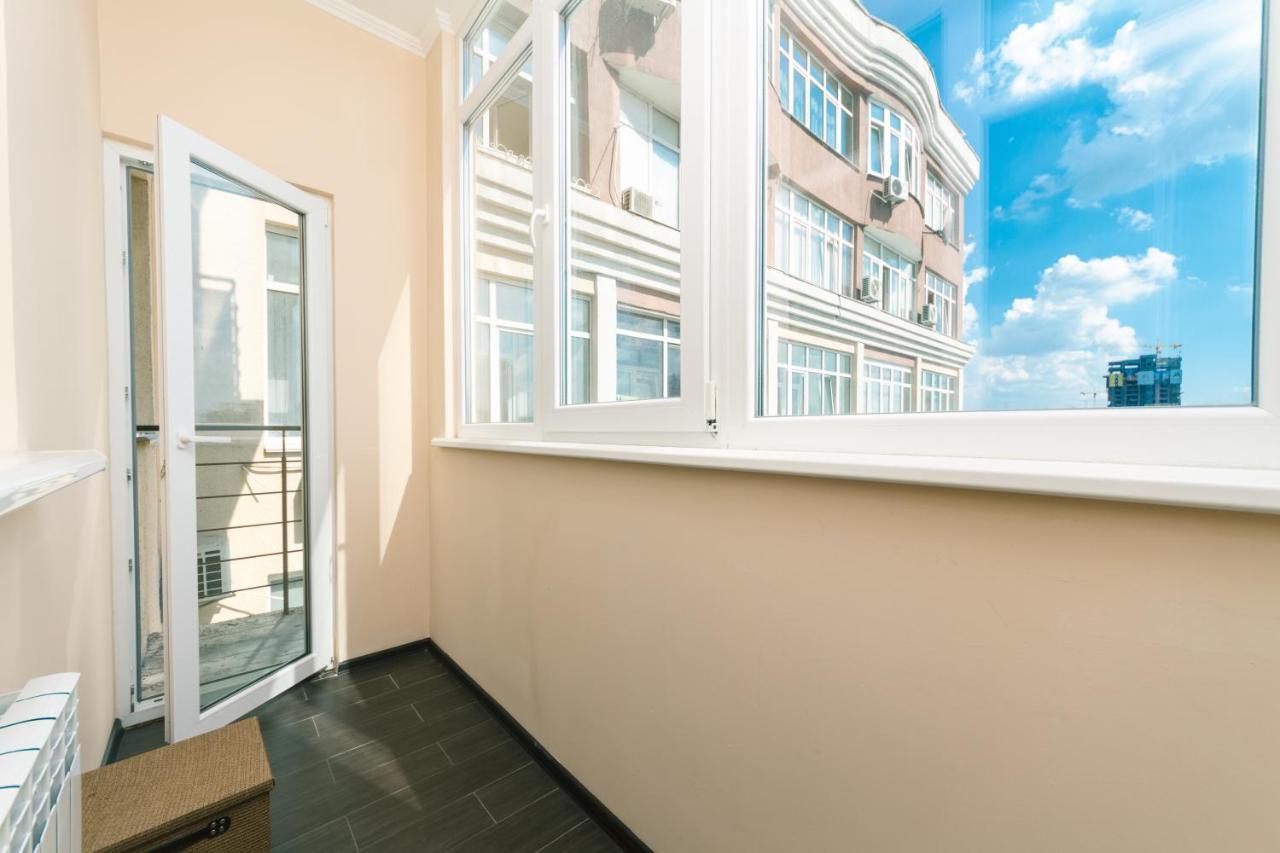 Ferienwohnung 1К Люкс На Жилянская 118 Kiew Exterior foto